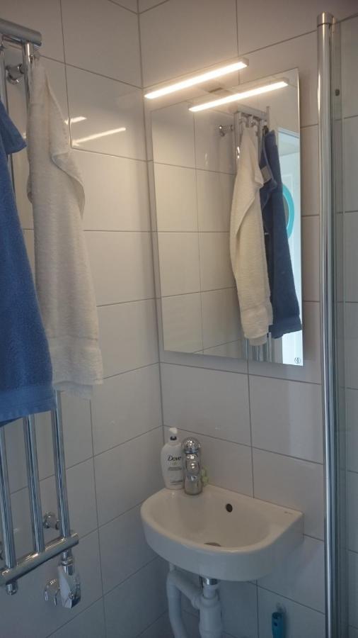 Ljust Boende, Egen Ingang Och Traedgard I Centrum Varberg Eksteriør bilde